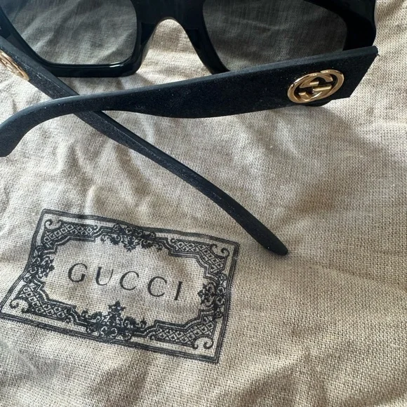 Gucci Oversized Black Sunglasses with Gold Details - Picture 9 of 9